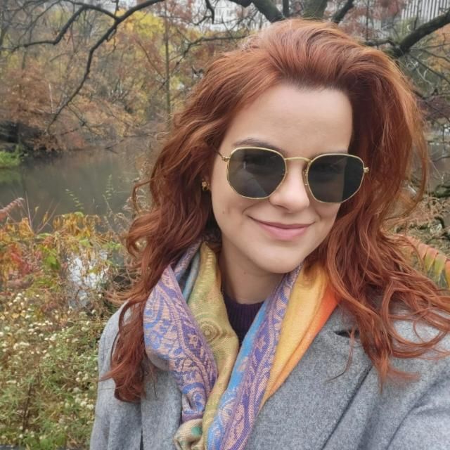 Estoy estudiando espa�ol hace 3 meses y me siento mucho m�s fluida hablando, lendo y escribiendo. La profesora hizo una organizaci�n de aulas muy personalizadas. �Estoy muy contenta!